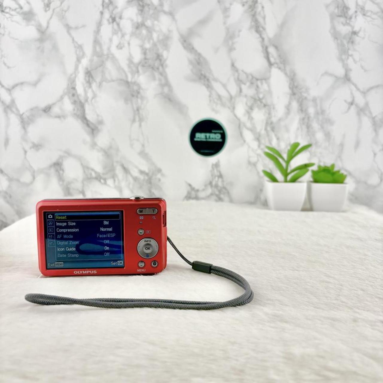 Olympus D-700 Digital Camera