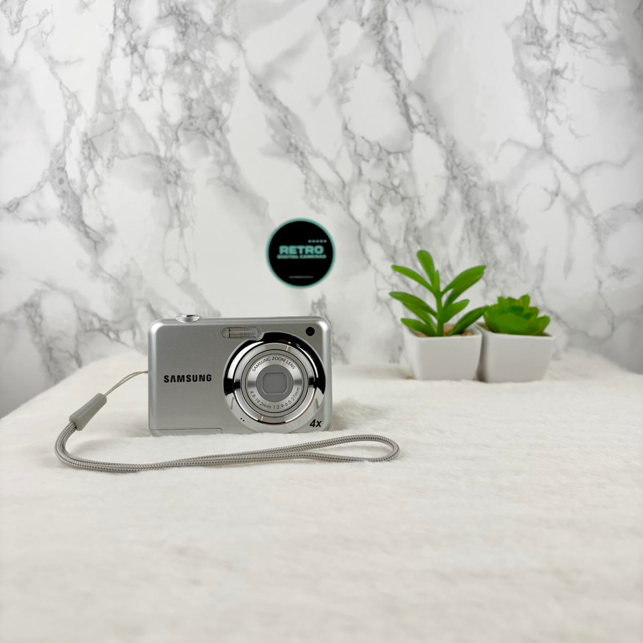 Samsung ES9 Digital Camera Silver