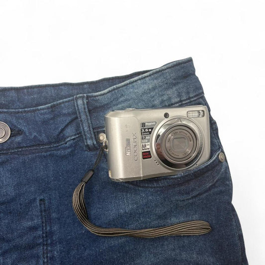 Nikon Coolpix L19 Digital Camera