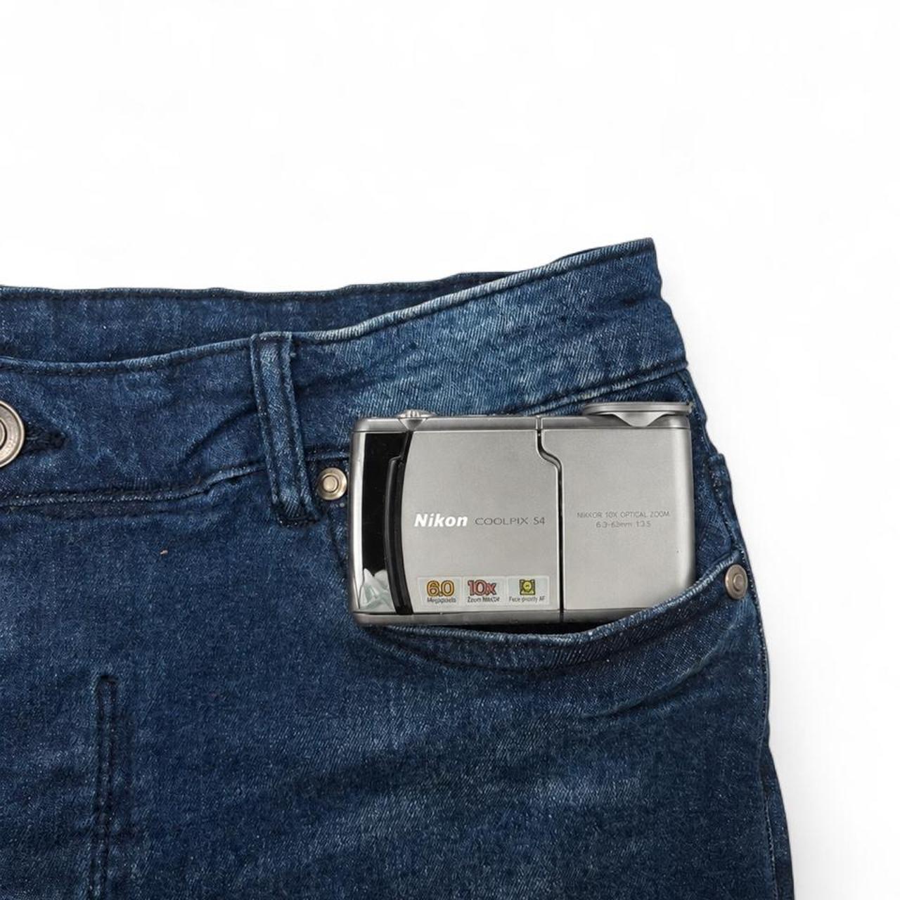 Nikon Coolpix S4 Digital Camera Silver