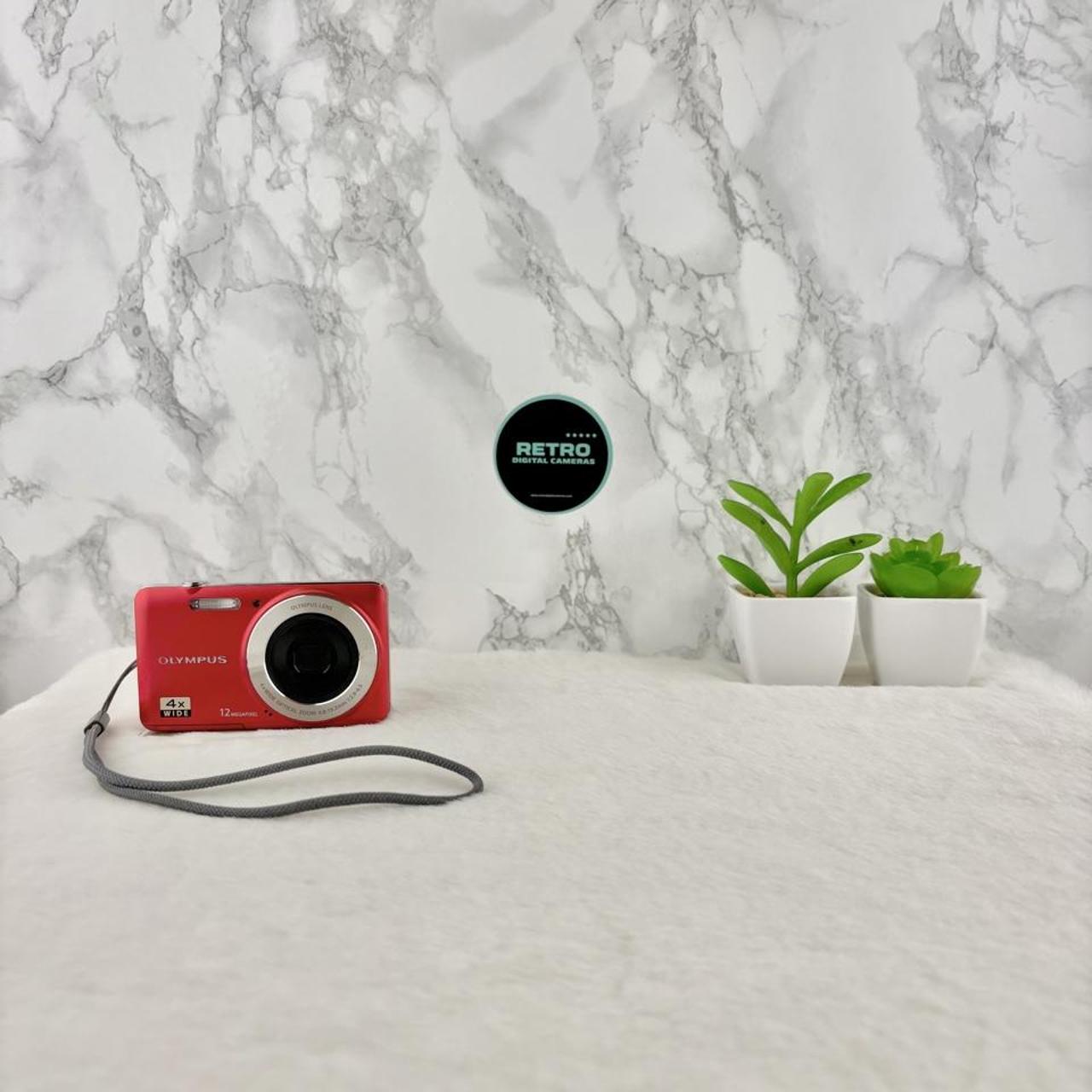 Olympus D-700 Digital Camera