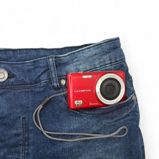 Olympus D-700 Digital Camera