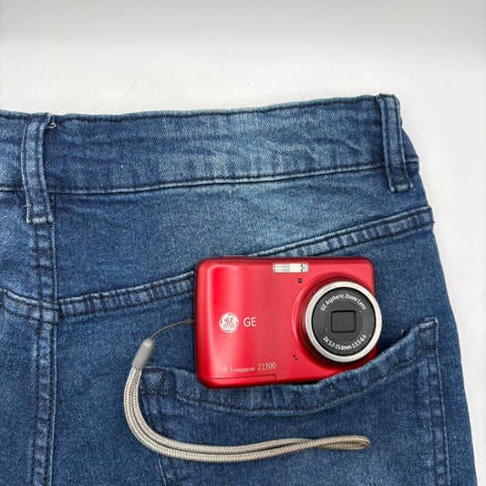 GE Z1300 Digital Camera Red