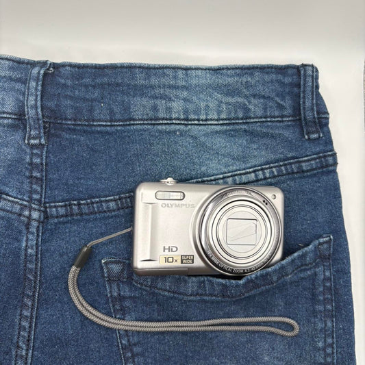 Olympus D-720 Digital Camera Silver